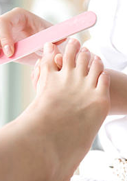 Quitar pedicura semipermanente